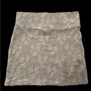 Chic Lace Pencil Skirt in Cream